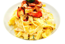 Tagliatelle with chicken, bacon and Parmesan sauce