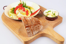 Marinated spicy Camembert with bread