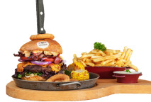 CHEESEBURGER veal with Chedar and vegetables, onion rings, corn, French fries