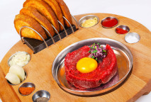 Tartar beef steak with fried bread